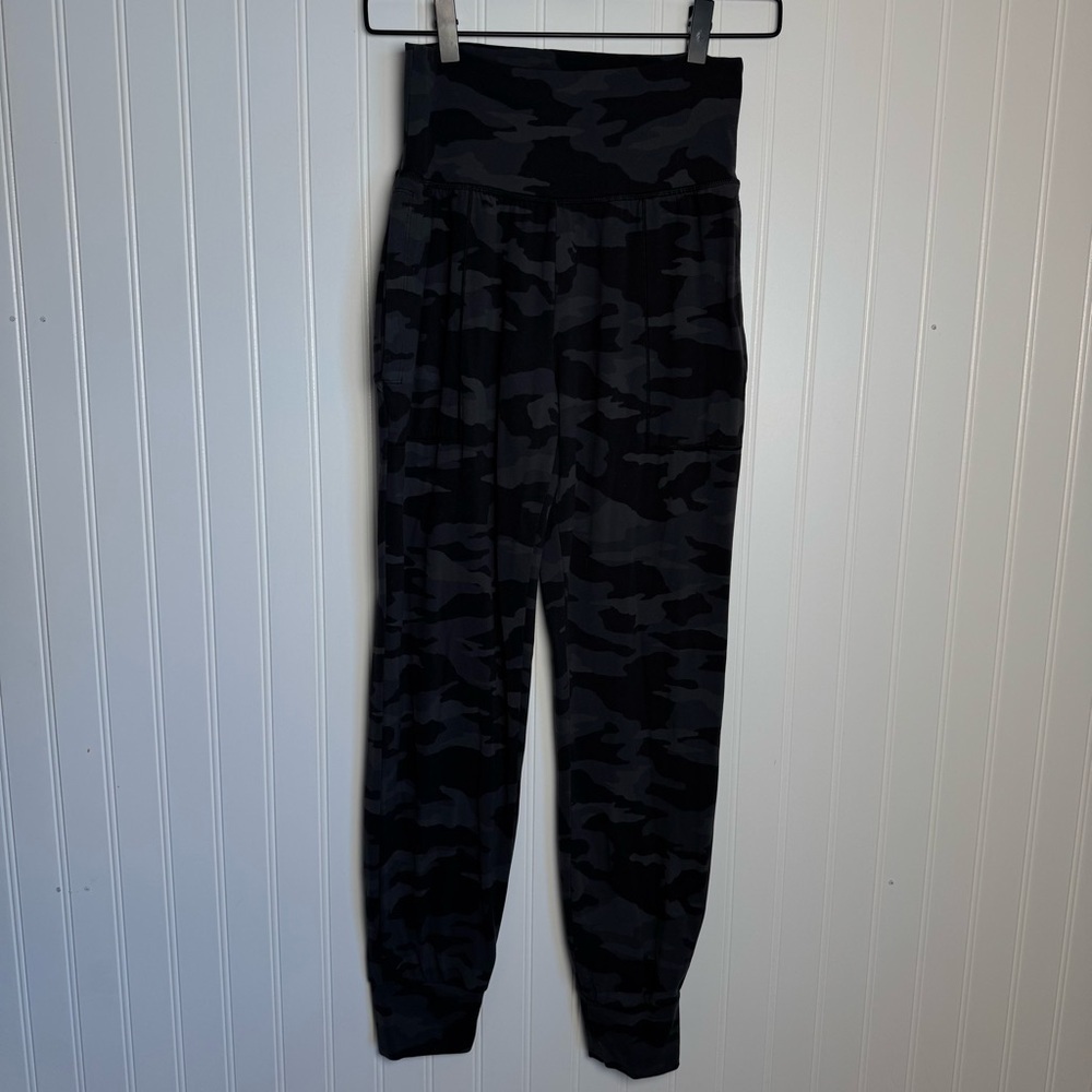 Athleta Salutation Camo Joggers Black & Gray Women’s Size XS - Picture 5 of 14